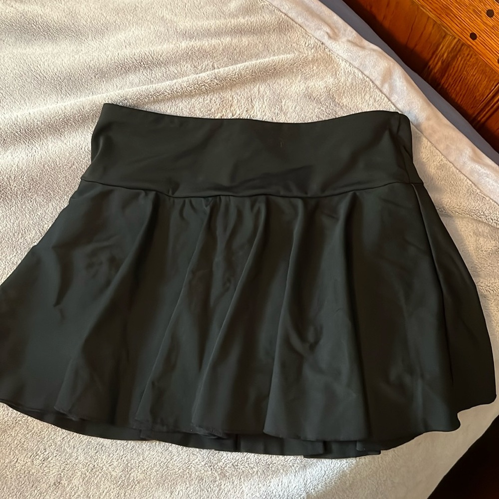 Large, Halara tennis skort.